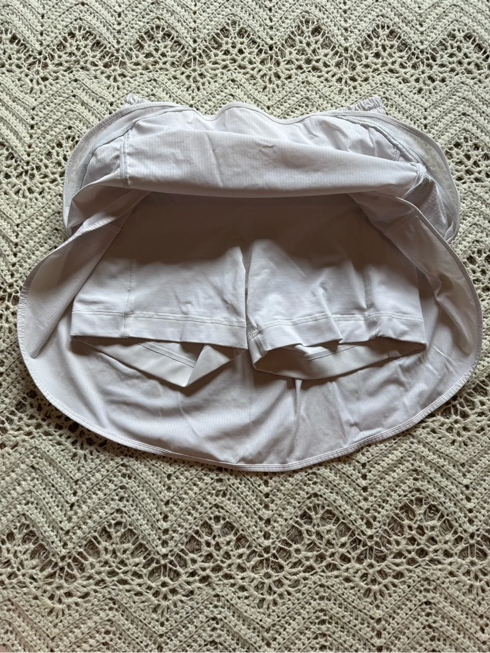 Lululemon Hotty Hot High-Rise Skirt Size 6 White Skort Biker Shorts Tennis Skirt